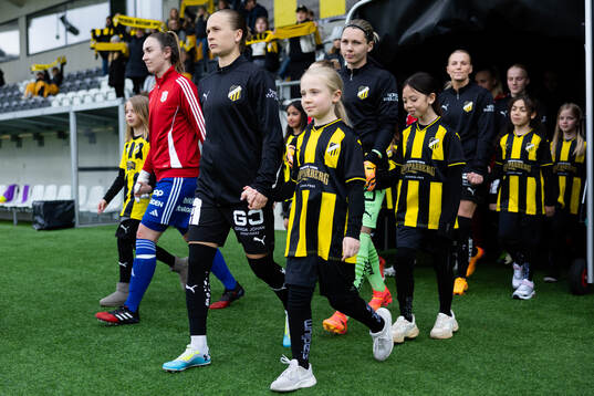 Häckens Filippa Curmark innan fotbollsmatchen i