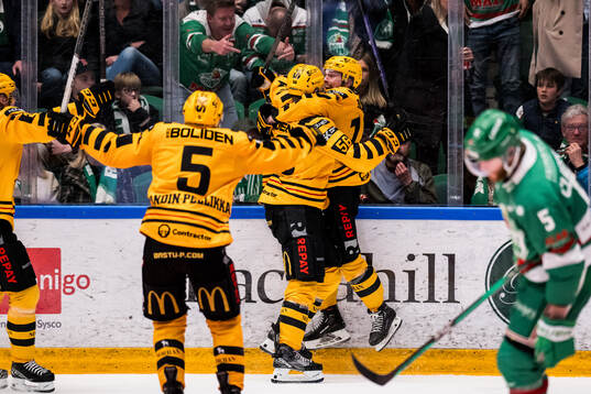 Skellefteås Andreas Johnson jublar