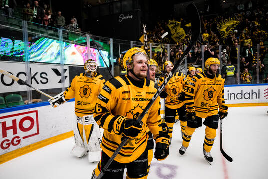 Skellefteås Måns Forsfjäll jublar