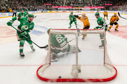 Rögles Ludvig Claesson (tv) deppar i samband med 0-1 målet