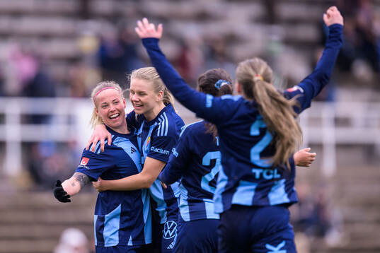 Djurgårdens Therese Åsland jublar