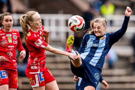 KIF Örebros Minea Lassas och Djurgårdens Maria Brochmann