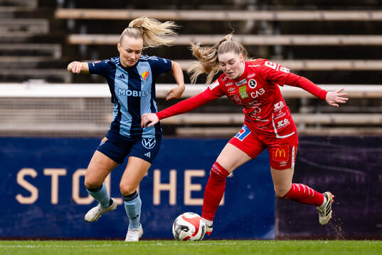 Djurgårdens Tove Almqvist och KIF Örebros Bergþora Sol