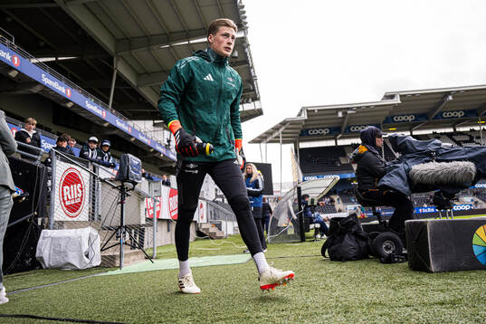 Sander Tangvik of Rosenborg warms up