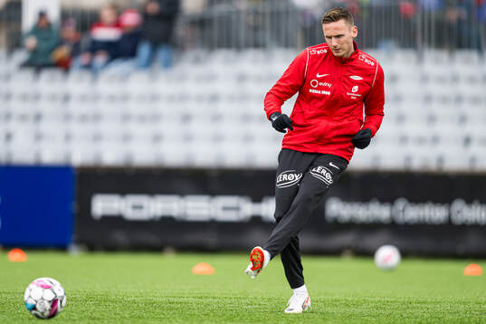 Joachim Soltvedt of Brann warms up