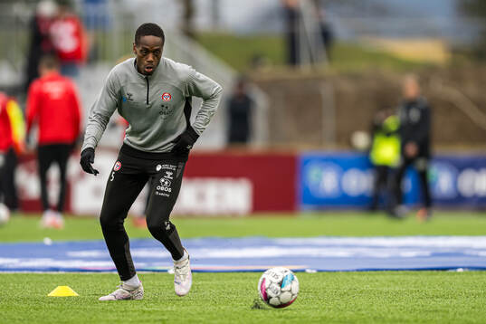 Akinsola Akinyemi of KFUM warms up