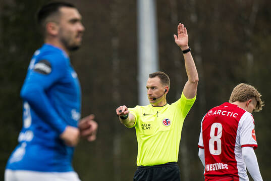 Marius Hansen Grøtta, referee
