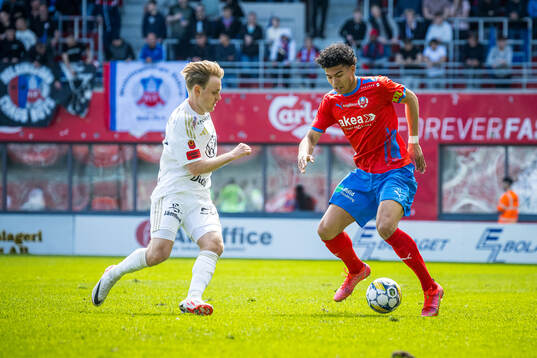Östersunds Simon Marklund och Helsingborgs Milan Silva