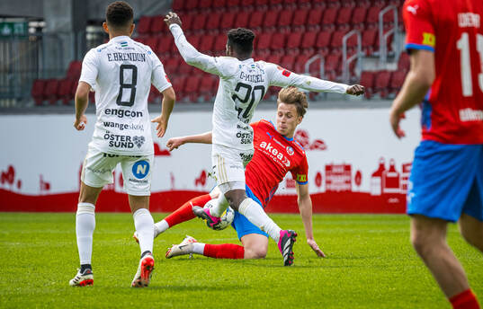 Östersunds Michael Aduragbemi Oluwayemi och Helsingborgs