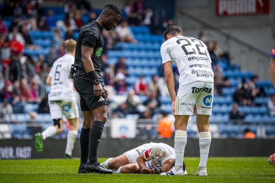 Domare Fredrik Oppong och Östersunds Erick Brendon