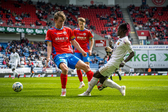 Helsingborgs Daniel Bergman och Östersunds Yannick Armel