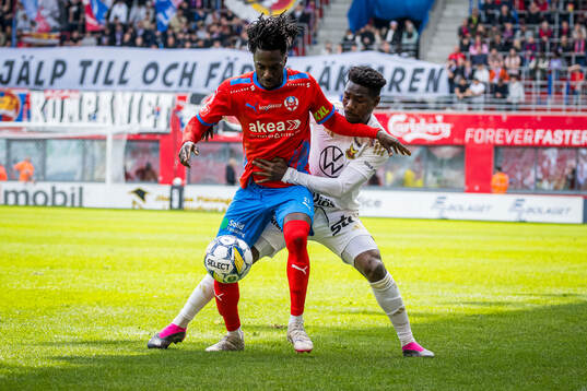 Helsingborgs Benjamin Acquah och Östersunds Yannick Armel