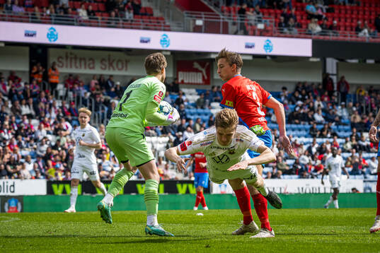 Helsingborgs målvakt Kalle Joelsson och Wilhelm Nilsson