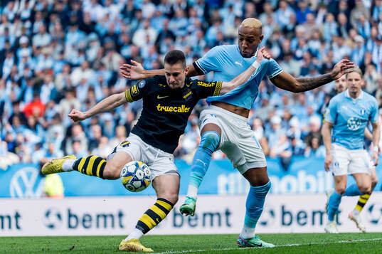 AIKs Dino Besirovic och Malmö FFs Derek Cornelius