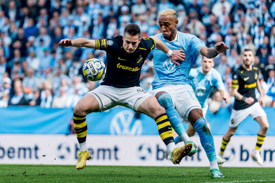 AIKs Dino Besirovic mot Malmö FFs Derek Cornelius