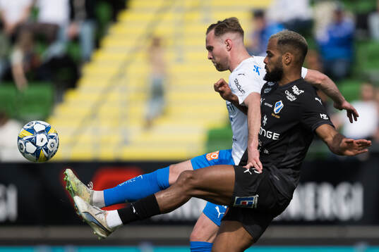 Värnamos Gustav Engvall och Halmstads Phil Ofosu-Ayeh