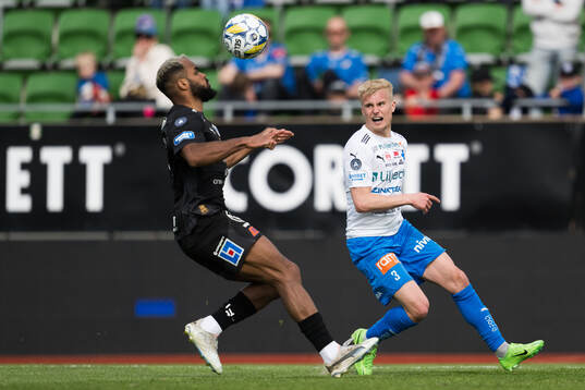 Halmstads Phil Ofosu-Ayeh och Värnamos Viktor Bergh