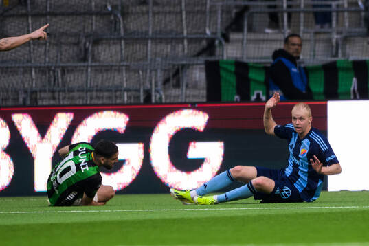 GAIS Mervan Celik och Djurgårdens Peter Therkildsen