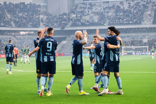Djurgårdens Deniz Hummet jublar med Magnus Eriksson