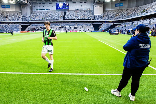 GAIS Axel Henriksson gestikulerar framför Djurgårdens