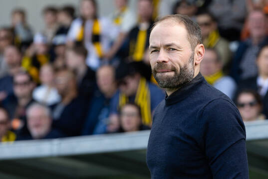 IFK Norrköpings tränare Andreas Alm innan fotbollsmatchen