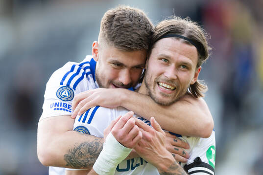 IFK Norrköpings Tim Prica och Arnor Traustason jublar