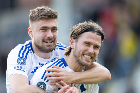 IFK Norrköpings Tim Prica och Arnor Traustason jublar
