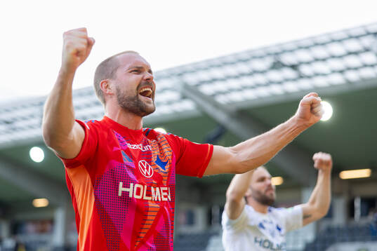 IFK Norrköpings målvakt Oscar Jansson  jublar