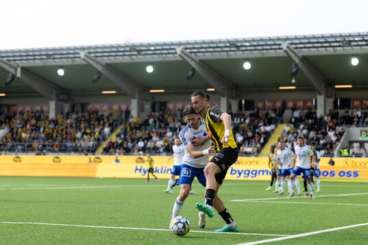 IFK Norrköpings Arnor Traustason och Häckens Amor Layouni