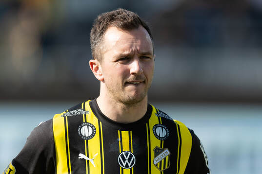 Häckens Even Hovland på line up innan fotbollsmatchen i