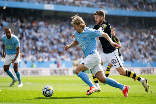 Malmö FFs Sebastian Nanasi och AIKs Anton Salétros