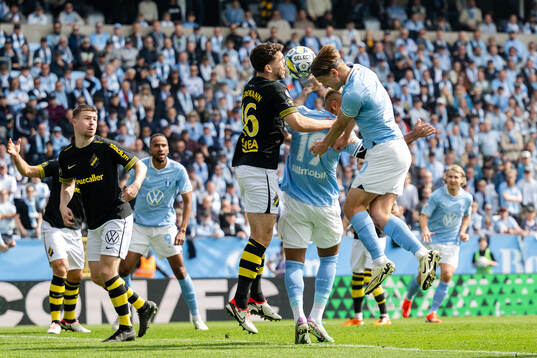 Malmö FFs Erik Botheim gör 1-0