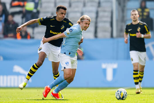AIKs Rui Modesto och Malmö FFs Sebastian Nanasi