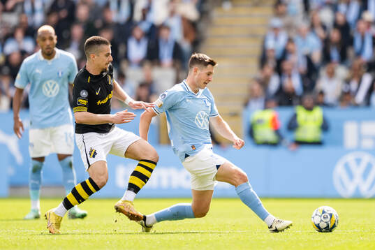 Malmö FFs Lasse Berg Johnsen och AIKs Dino Besirovic