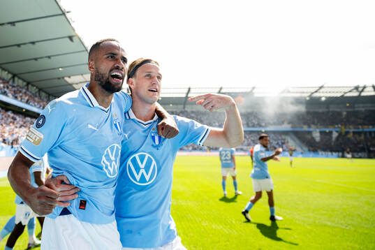 Malmö FFs Isaac Kiese Thelin och Erik Botheim jublar