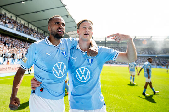 Malmö FFs Isaac Kiese Thelin och Erik Botheim jublar