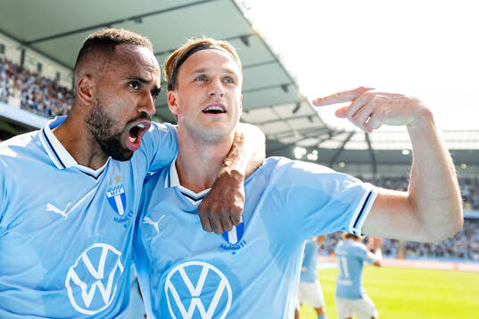 Malmö FFs Isaac Kiese Thelin och Erik Botheim jublar