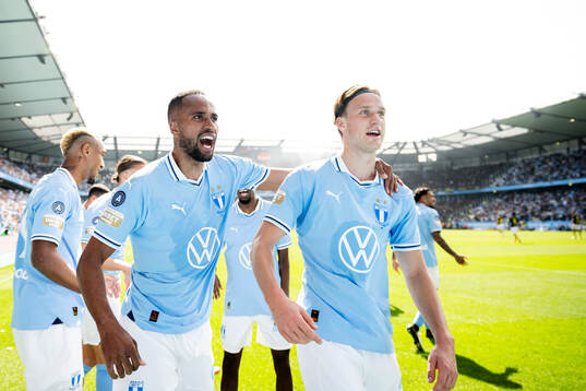 Malmö FFs Isaac Kiese Thelin och Erik Botheim jublar