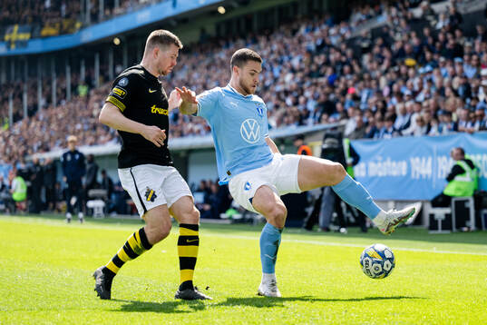 AIKs Mads Døhr Thychosen och Malmö FFs Gabriel Busanello