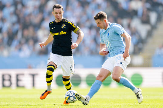 AIKs Bersant Celina och Malmö FFs Lasse Berg Johnsen