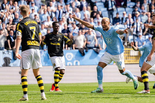 Malmö FFs Derek Cornelius jublar