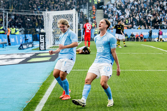 Malmö FFs Sebastian Nanasi och Erik Botheim jublar