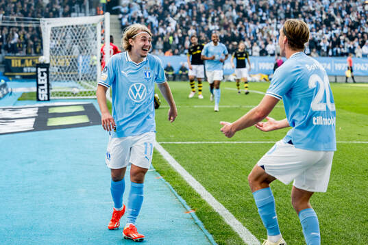 Malmö FFs Sebastian Nanasi och Erik Botheim jublar