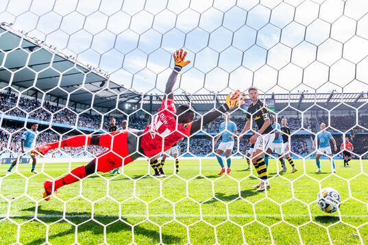 AIKs målvakt Ismael Diawara släpper in 3-0 målet