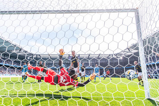 AIKs målvakt Ismael Diawara släpper in 3-0 målet