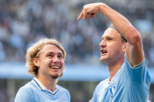 Malmö FFs Sebastian Nanasi och Erik Botheim jublar