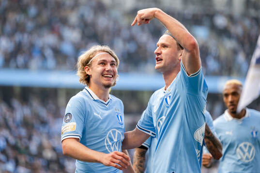 Malmö FFs Sebastian Nanasi och Erik Botheim jublar