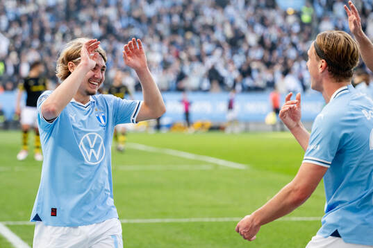 Malmö FFs Sebastian Nanasi och Erik Botheim jublar