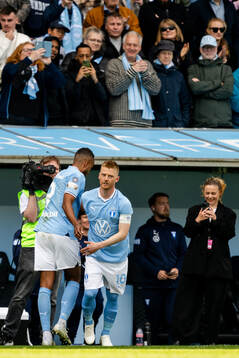 Byte mellan Malmö FFs Isaac Kiese Thelin och Anders