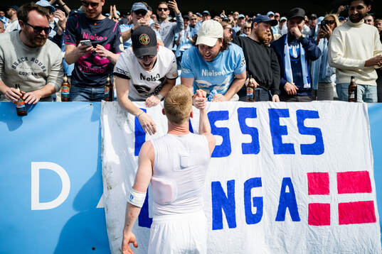 Malmö FFs Anders Christiansen jublar med supportrar